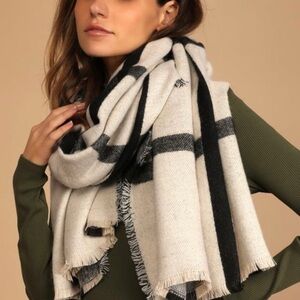 Elegant Black and White Plaid Scarf